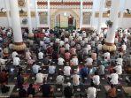 salat-idul-fitri-1442-hijriah-di-masjid-agung-ats-tsauroh-serang.jpg