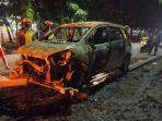 sebuah-mobil-terbakar-di-dekat-stasiun-poris.jpg