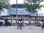 sejumlah-pelajar-di-kota-serang-sedang-beraktifitas-di-sekitar-area-stadion-maulana-yusuf.jpg