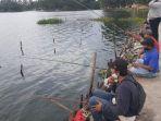 situ-cipondoh-surga-para-pemancing.jpg