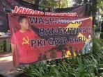 spanduk-bertuliskan-waspadalah-bangkitanya-pki-gaya-baru.jpg