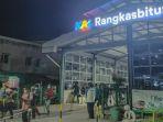 stasiun-rangkasbitung-kabupaten-lebak-pada-malam-hari.jpg