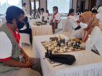 suasana-para-pemain-catur-sedang-bertanding-di-gedung-aula-graha-mahesa.jpg
