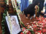 suasana-pemakaman-selebritis-vanessa-adzania.jpg