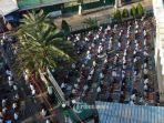 suasana-salat-idul-fitri-1441-h-di-masjid-al-istiqomah-tangerang-selatan.jpg