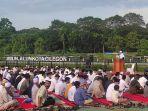 suasana-salat-idul-fitri-di-alun-alun-kota-cilegon-senin-252022-pagi.jpg