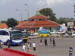 suasana-terminal-pakupatan-kota-serang-jelang-larangan-mudik.jpg
