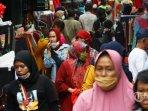 suasana-warga-belanja-di-pasar-tanang-abang-saat-psbb.jpg