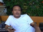 sule-menunggu-kehadiran-ibunya-di-rumah.jpg