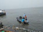 tiga-orang-tewas-di-pantai-tanjung-pasir-tangerang-saat-mencari-ikan.jpg