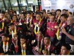 timnas-indonesia-u22-mendapat-sambutan-di-bandara-soekarno-hatta-tangerang.jpg
