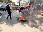 unjuk-rasa-mahasiswa-terkati-penolakan-uu-cipta-kerja-di-dprd-banten.jpg
