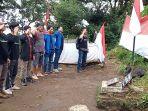 upacara-bendera-di-gunung-karang.jpg