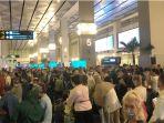viral-kerumunan-di-terminal-kedatangan-bandara-soekarno-hatta.jpg