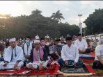 wali-kota-serang-syafrudin-ribuan-masyarakat-melaksanakan-salat-idul-fitri-di-alun-alun.jpg