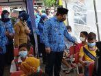 wali-kota-tangerang-arief-r-wismansyah-saat-meninjau-vaksinasi-untuk-siswa-sd.jpg