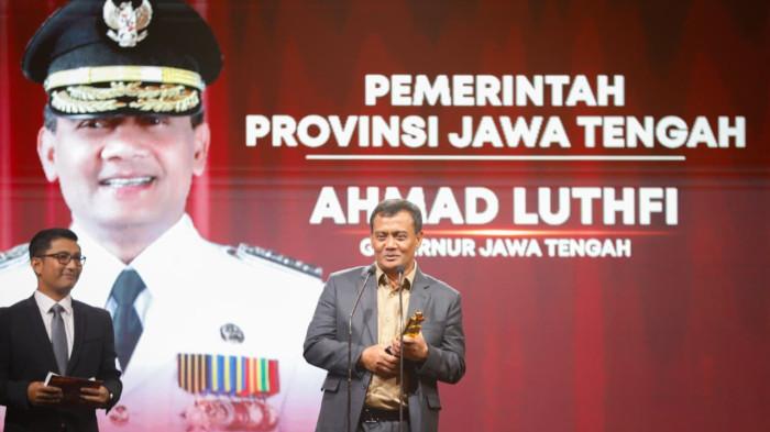 11112025 gubernur jateng ahmad luthfi terima penghargaan di bidang ekonomi