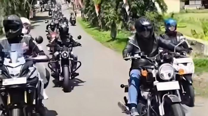 TOURING MOGE - Rombongan moge diduga berisikan pejabat Pemkab Banyumas melakukan touring ke Dieng, Sabtu (15/11/2025). Aksi touring pejabat Pemkab Banyumas ini mendapat kritik dari warganet lantaran dinilai nirempati.