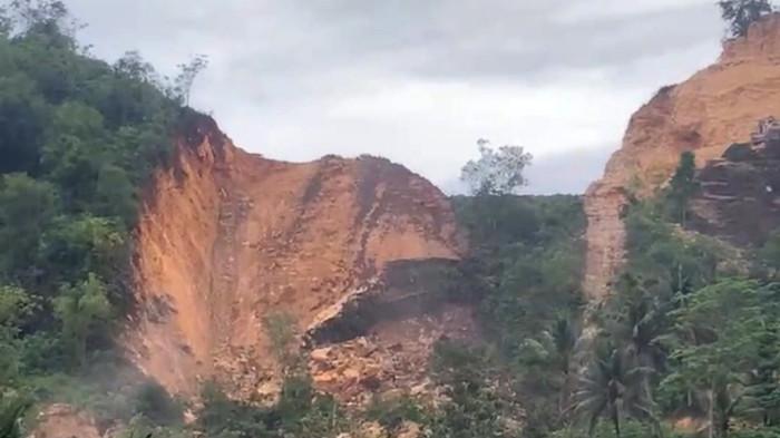 Keluhan Diabaikan Bertahun-tahun, Gunung Kapur di Area Tambang Ajibarang Runtuh
