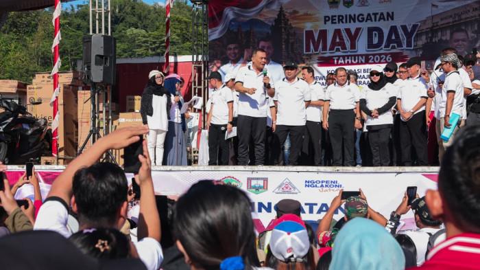 PENCARIAN - Tim gabungan melakukan operasi pencarian dan pertolongan terhadap seorang santriwati yang dilaporkan hanyut di Sungai Serayu, Kalibeber, Mojotengah, Kabupaten Wonosobo, Kamis (30/4/2026) malam. Korban ditemukan dalam kondisi meninggal dunia sejauh sekitar 2 kilometer dari lokasi awal.