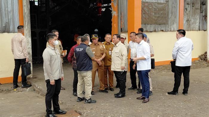 PRABOWO KUNJUNGI TPA BLE KALIORI - Presiden Prabowo Subianto saat meninjau Tempat Pengolahan Akhir (TPA) BLE di Desa Kaliori, Kecamatan Kalibagor, Kabupaten Banyumas, Selasa (28/4/2026). Dalam kunjungannya, Presiden mengaku terkesan dengan sistem pengelolaan sampah yang diterapkan di Kabupaten Banyumas.