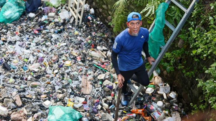20260507-sekda jateng-ambil sampah