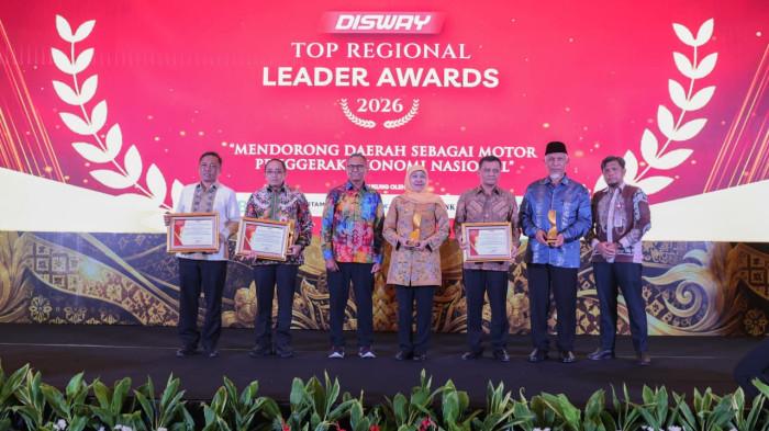 PENGGERAK EKONOMI UMKM - Gubernur Jawa Tengah Ahmad Luthfi bersama kepala daerah lainnya dalam ajang Top Regional Leader 2026 yang diselenggarakan oleh Disway National Network di Hotel JW Marriott, Jakarta, Kamis, 11 Juni 2026.