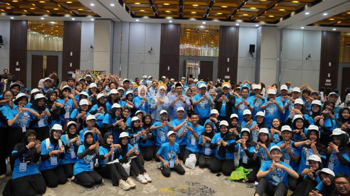 HAK ANAK - Wakil Gubernur Jawa Tengah, Taj Yasin dan Bunda PAUD, Ning Nawal menghadiri puncak peringatan World Children’s Day (WCD) 2025 tingkat Provinsi Jawa Tengah, Sabtu (24/11/2025). Ratusan anak dari 35 kabupaten/kota se-Jawa Tengah memenuhi Kawasan Ekonomi Khusus (KEK) Industropolis Batang. Mengusung tema global 'My Day, My Rights', Festival Anak Kecamatan Berdaya menjadi momentum penting untuk memastikan pemenuhan hak anak semakin dekat dengan kehidupan mereka, yakni di tingkat kecamatan.