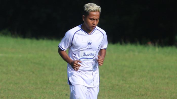 Latihan- Potret calon pemain baru PSIS Semarang Fahmi Al Ayyubi dalam latihan di Lapangan Arhanud Semarang, Selasa (2/12/2025)