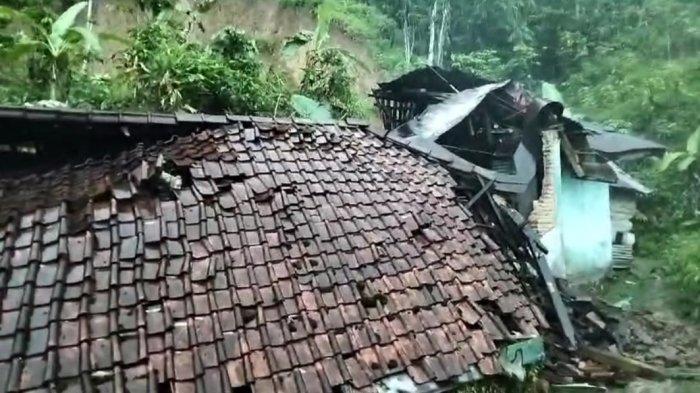 Longsor Hancurkan Sejumlah Rumah dan Lukai Seorang Warga di Banjarnegara