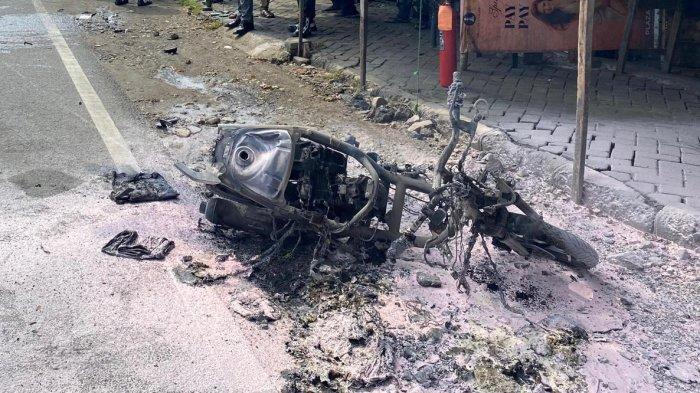 Yamaha Mio Terbakar Usai Kecelakaan di Depan Puskesmas Colomadu Karanganyar