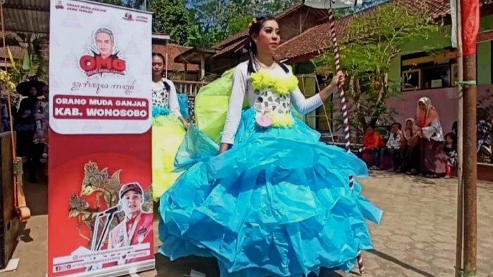 Unik! Orang Muda Ganjar Jawa Tengah Gelar Recycle Costume Fashion Show di Wonosobo