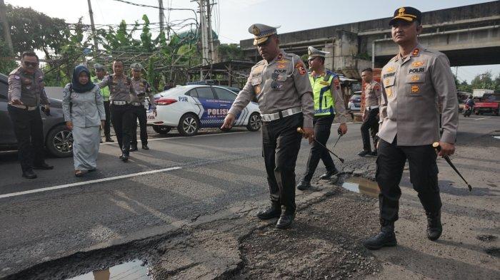 Kakorlantas Temukan Banyak Jalan Berlubang di Pantura Batang: Cukup Parah!