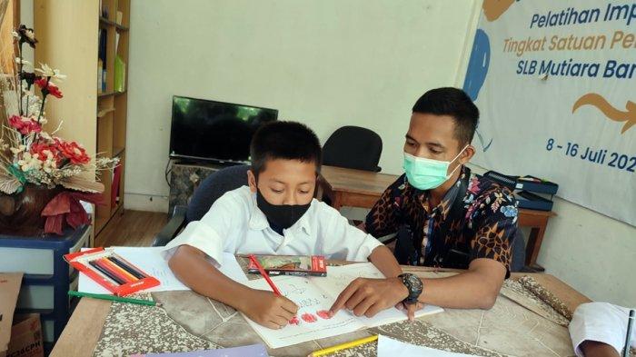 Dari Relawan Pemulasan Jenazah Kini Mengajar Anak Celebral Palsy, Begini Kisah Lucky di Semarang