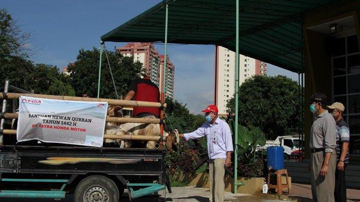 Program Berbagi PT AHM Kembali Dilakukan, Salurkan APD Hingga Donasikan Hewan Kurban