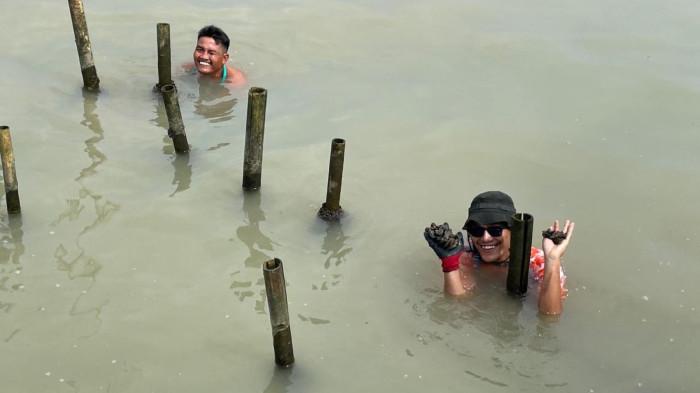 Banjir Tak Surutkan Nelayan Tambakrejo Semarang Panen Raya Kerang Hijau di Rumpon
