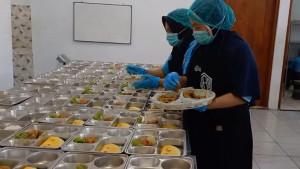 02102025-petugas-siapkan-makan-bergizi-gratis-mbg.jpg
