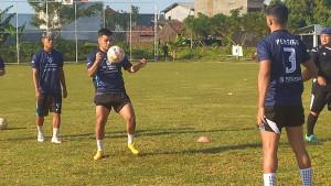 03092025-pemain-persiku-kudus-Ezequiel-Ruiz-dicoret-manajemen.jpg