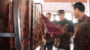 04102025-batik-banyumas-batik-parang-lumbon.jpg