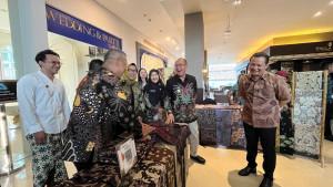 04102025-pameran-batik-di-hotel-aston-purwokerto.jpg