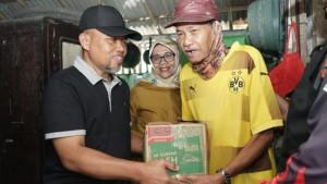 04102025-sekda-cilacap-serahkan-bantuan-kepada-pemilik-rtlh.jpg