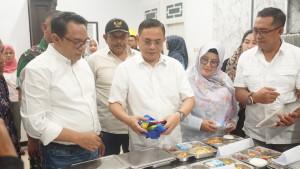 05102025-bupati-pati-dan-wakil-bupati-pati-resmikan-dapur-mbg-di-tayu-wetan.jpg