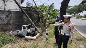 06102025-mobil-pikap-terbakar-di-jls-pati.jpg