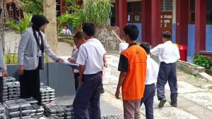 07102025-ambil-jatah-makanan-mbg-smpn-8-salatiga.jpg