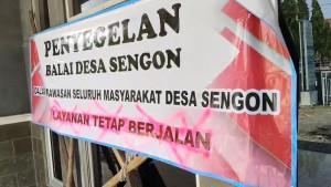 08102025-balai-desa-sengon-brebes-disegel.jpg