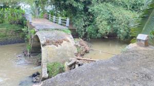 15092025-jembatan-putus-di-sungai-ranu-desa-cilapar-purbalingga.jpg