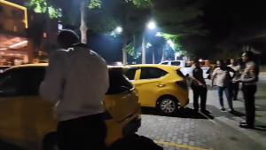 16102025-mobil-honda-brio-kuning-bernomor-polisi-diduga-palsu-identik-dengan-milik-dprd-rembang.jpg