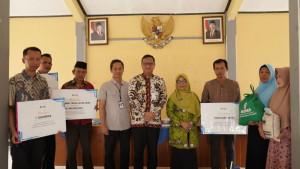 17092025-bantuan-benih-ikan-diberikan-kepada-bumdes-di-kediri-banyumas.jpg