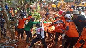 17112025-evakuasi-jenazah-korban-longsor-majenang-longsor-cilacap-longsor-cibeunying.jpg