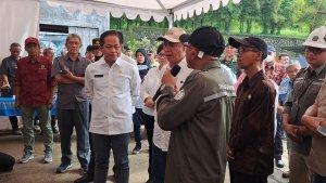 19042025-menteri-lingkungan-hidup-dan-bupati-banyumas-sadewo-lihat-pengelolaan-sampah.jpg
